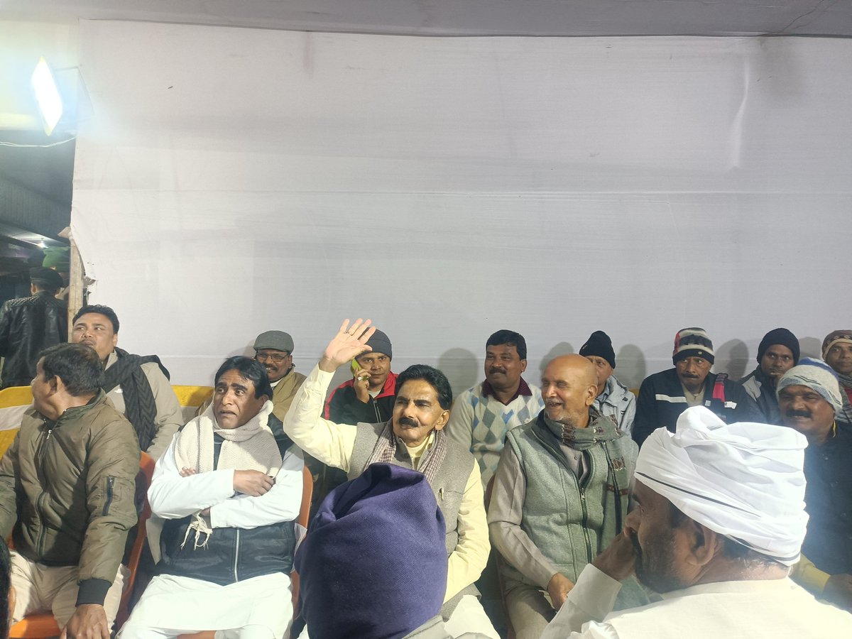 MonazirDr's tweet photo. आज मुंगेर के संदलपुर के राष्ट्रीय जनता दल राजद शिक्षा प्रकोष्ठ के प्रदेश महासचिव नवीन कुमार यादव जी के माता जी के श्रद्धांजलि सभा में शिरकत किया, तथा इसी दौरान भावपूर्ण श्रद्धांजलि अर्पित किया। https://t.co/k9XVvgBaKG