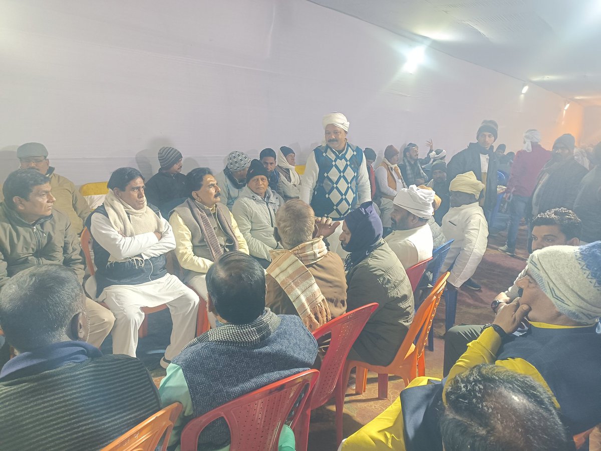 MonazirDr's tweet photo. आज मुंगेर के संदलपुर के राष्ट्रीय जनता दल राजद शिक्षा प्रकोष्ठ के प्रदेश महासचिव नवीन कुमार यादव जी के माता जी के श्रद्धांजलि सभा में शिरकत किया, तथा इसी दौरान भावपूर्ण श्रद्धांजलि अर्पित किया। https://t.co/k9XVvgBaKG