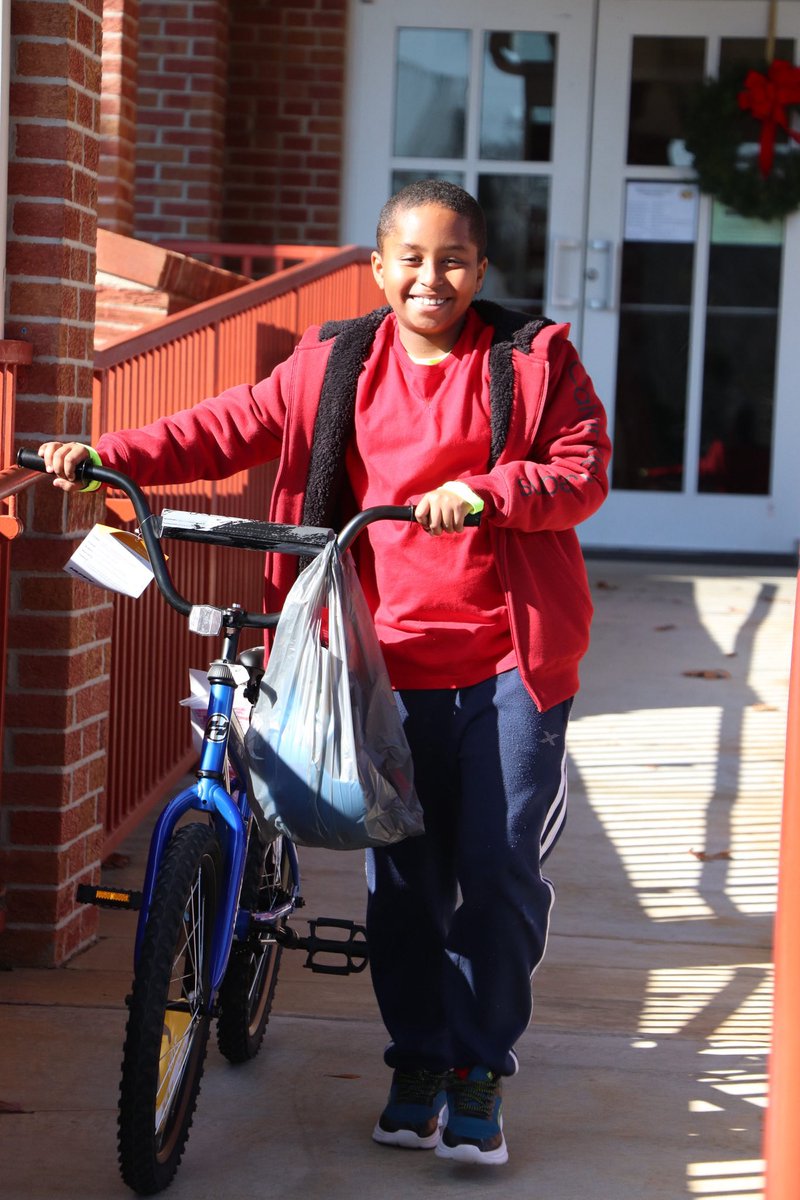 NextGenFocus's tweet image. Wishing everyone a happy and warm holidays! Thank you Norcross PD for providing prizes for our gift raffle! Thank you to Norcross PD, Toys for Tots, and our tutors Ngan N., Smitha P., Ivan L., and Sahithi C. for helping us provide toys for the kiddos!