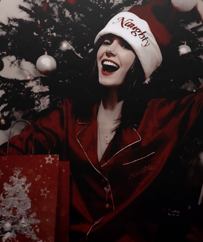 Feliz Navidad a todos. Con amor, 

—Elena Gilbert.