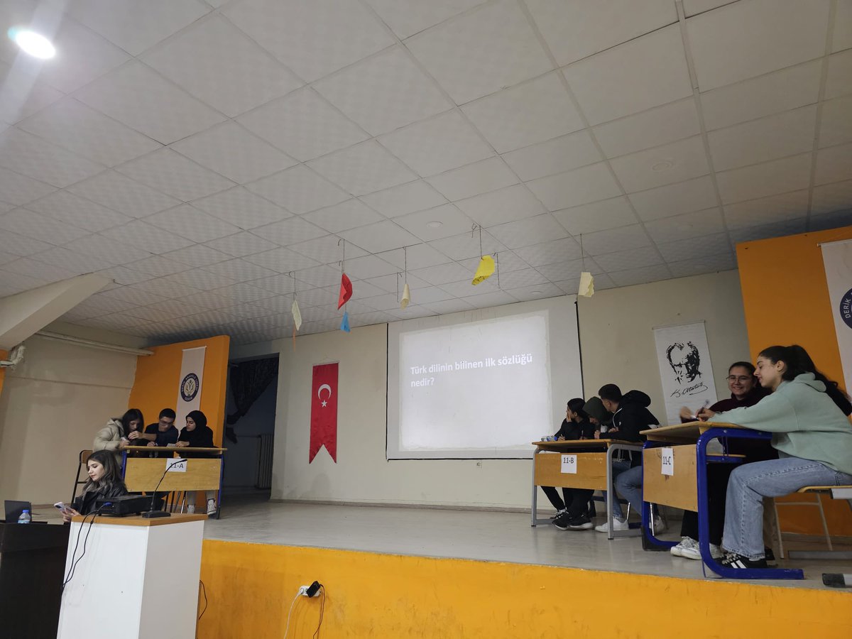 derikanadoluli1's tweet photo. 11. sınıflar arasında düzenlediğimiz bilgi yarışmasının birincisi olan 11/A sınıfını tebrik ediyoruz. 11/B ve 11/C sınıfından yarışmaya katılarak sınıflarını en iyi şekilde temsil eden öğrencilerimizi yürekten kutluyoruz🎉👏🏻🎊
@mardinilmem @derikmem47 @MstfaKAHRAMAN https://t.co/7d6vgEFcvt