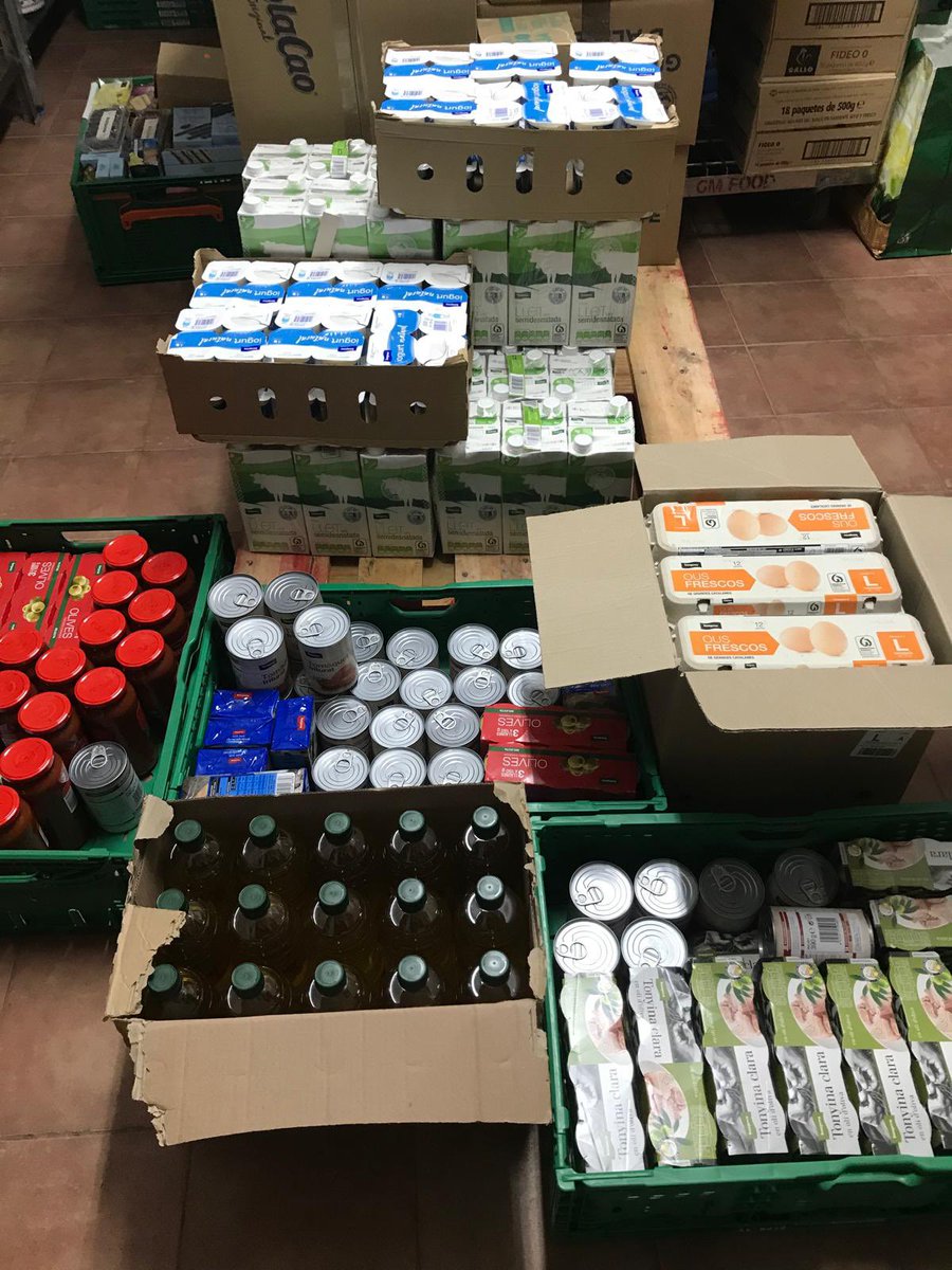 Ahir vam rebre al Covent l’entrega del lot d’aliments i productes de primera necessitat gràcies al Tió de Nadal solidari dels <a href="/Voltors/">Voltors La Bisbal</a> a la #BisbaldEmpordà. Gràcies per la vostra solidaritat! ✨🧡