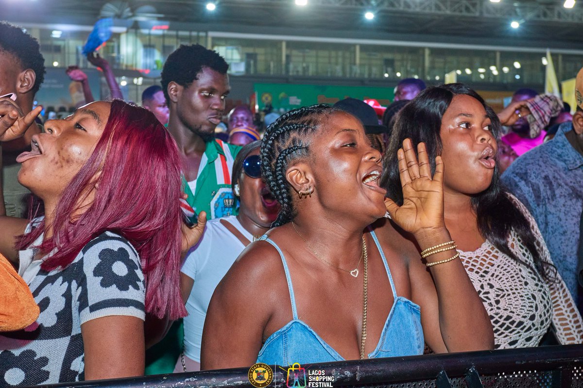 LagosShopFest's tweet photo. @djbaddoofficial came with so much Rizz. And we obeyed🥳🙌🔥🔥🔥
#LagosShoppingFestival https://t.co/SfsUDl7GH6