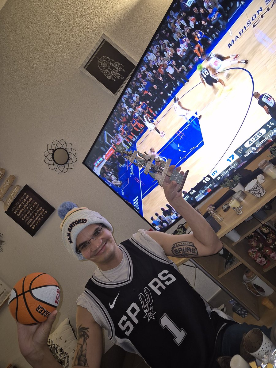 clemtrinity's tweet photo. @NBAextra NBA Christmas Day go Spurs !! https://t.co/FNJzHl2hdN