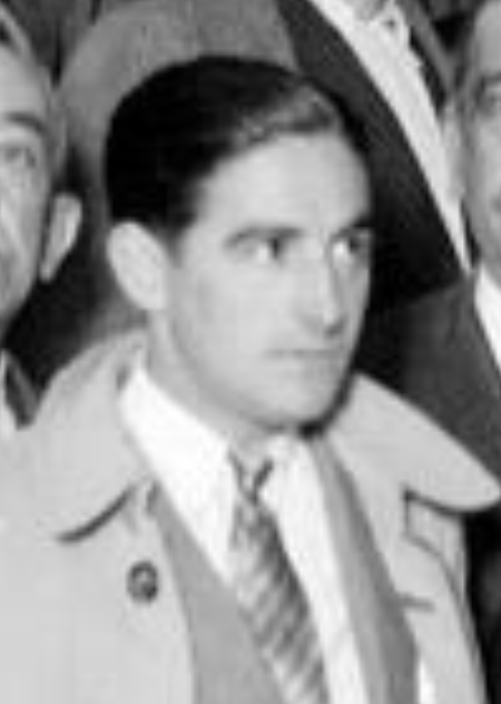 en el Departamento de Industria y sería miembro de la Ejecutiva socialista de los exiliados navarros en Euskadi. Colaboró con la publicación semanal antes citada realizando crónicas como la relativa a este hecho, tan poco conocido, del que se hizo eco Ángel García Sanz, ...