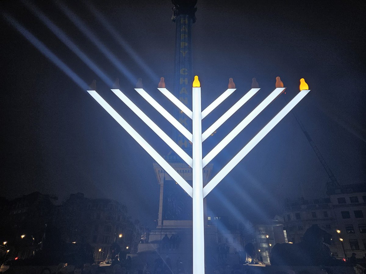 Check out Nelson’s Column in Trafalgar Square. 

#ShareTheLights