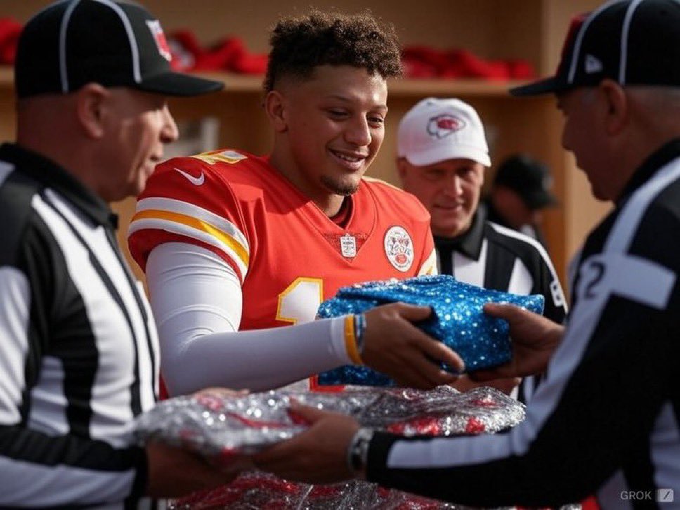 Patrick Mahomes exchanging gifts with family and friends this morning #CTESPN