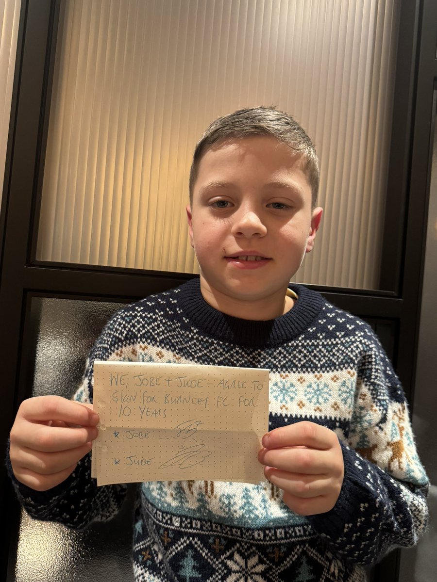 DeanCockett's tweet photo. My Lad Alfie has just signed Jobe &amp; @BellinghamJude up for @BurnleyOfficial on a 10 year contract #twitterclarets @realmadriden @SunderlandAFC  sorry lads!! https://t.co/zC0lpx4GTz