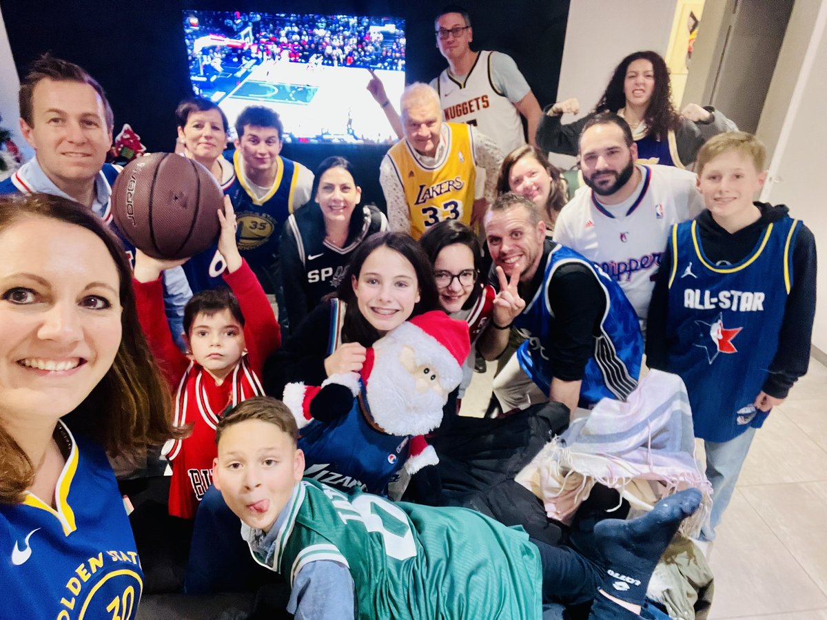 Angeil49's tweet photo. #ChristmasDay #nbaextra #sofrenchprod
#familychristmasnba https://t.co/NqxY9JZrMH