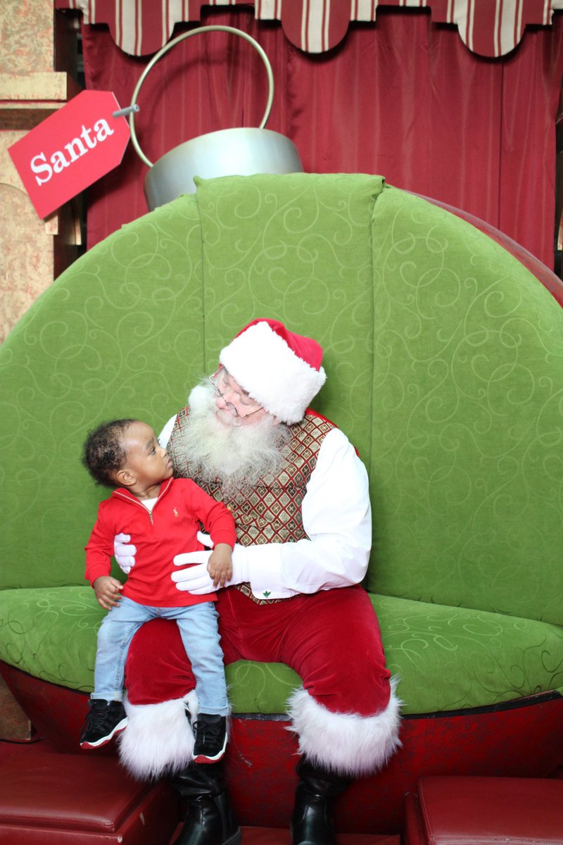 aiyahjaeee's tweet photo. If you know my son, you know he looks at everybody like this! 😂 #MerryChristmas🎄❤️ #KAICEMBER🎉 https://t.co/1ZsNFijoXh