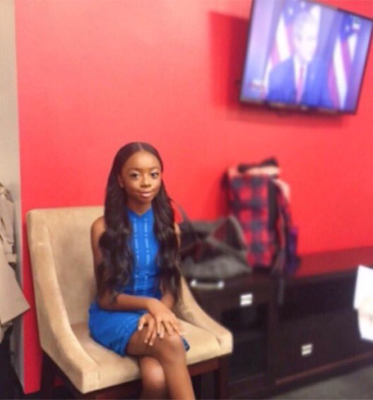 Eu à mesa à espera de uma oportunidade de falar do Luigi Mangione