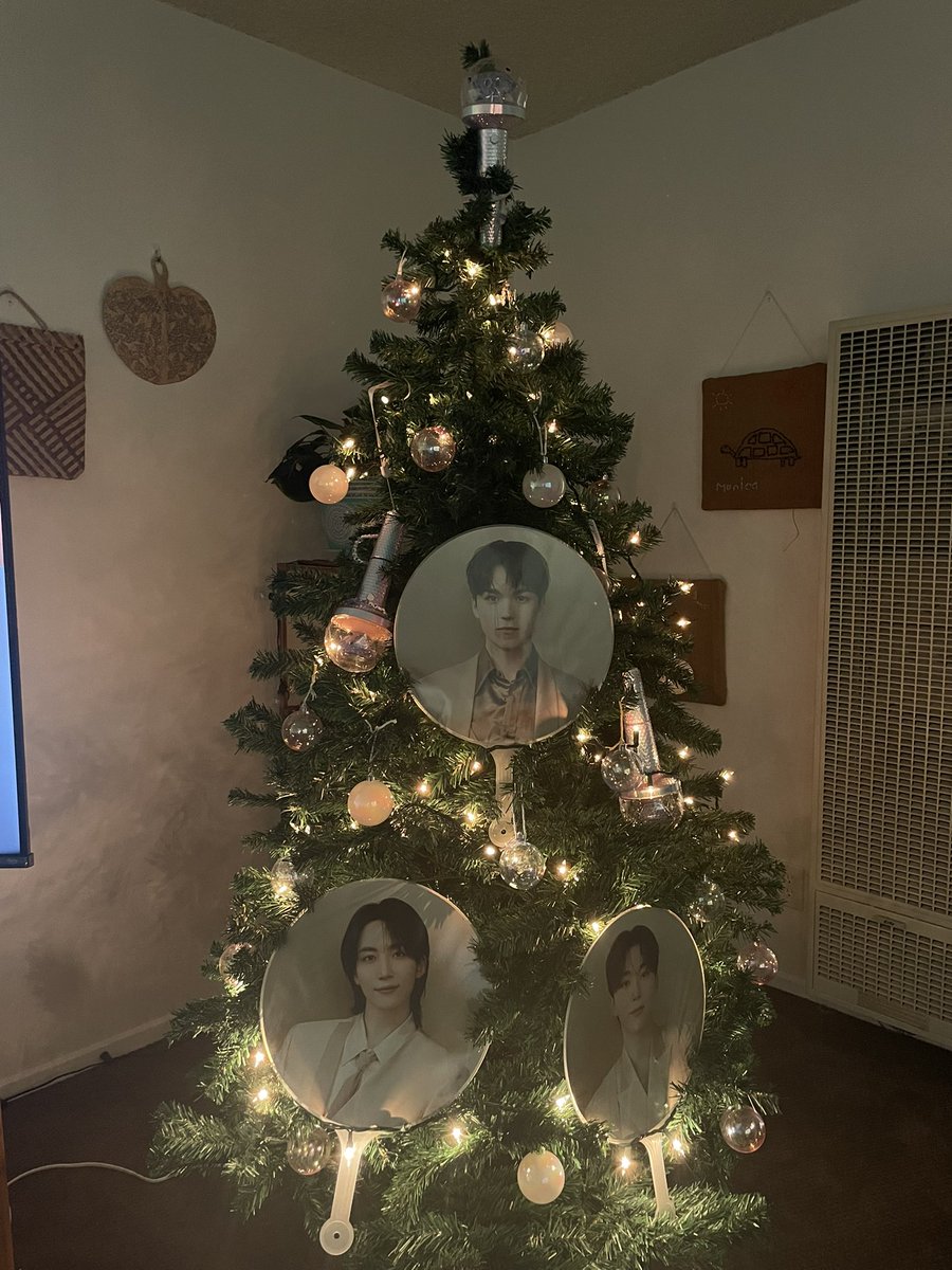 jujuonthatbeat's tweet photo. merry carat christmas https://t.co/iAvGnq6xKA