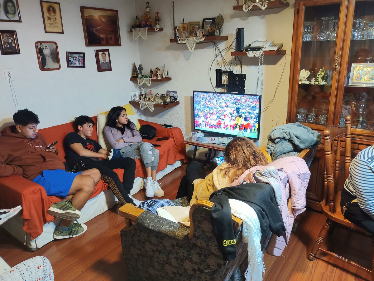chuga_rmz's tweet photo. #gamedaychristmas https://t.co/TidG8Y1T3x