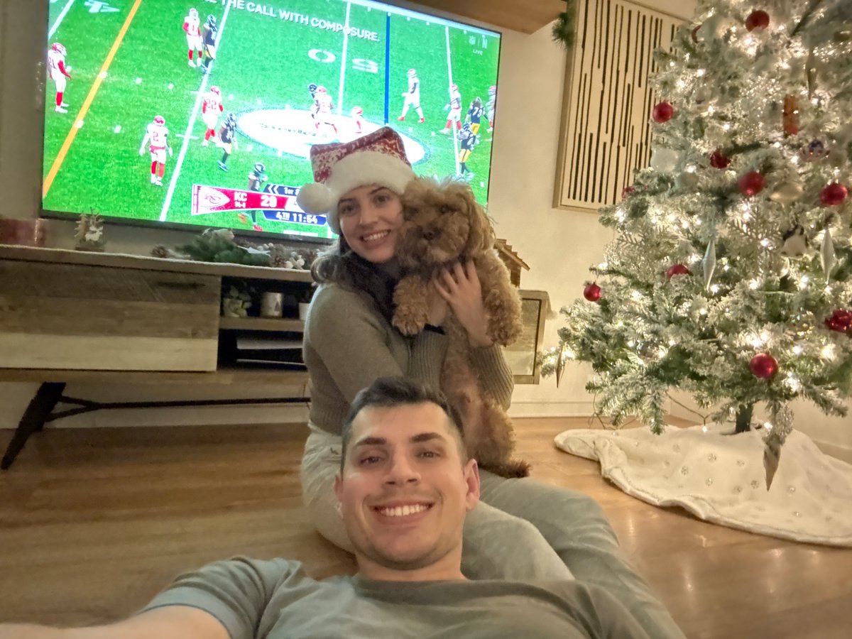 reactionrob_'s tweet photo. Watching from Germany! 🇩🇪 @NFL  @netflix  #NFLonNetflix #NFL https://t.co/lmol42fE2g