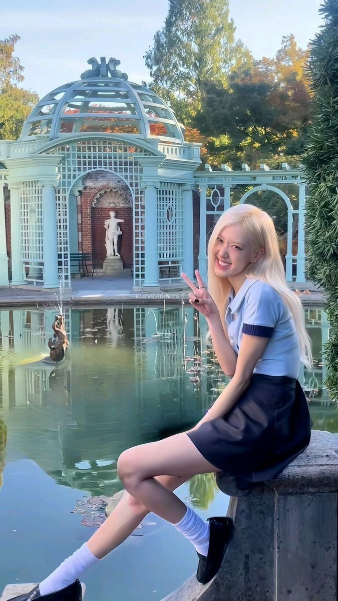 rshourly's tweet photo. #로제 #ROSÉ https://t.co/G0z887gqcm