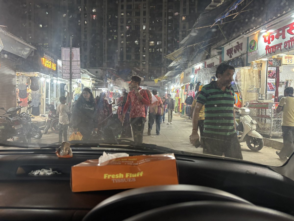amitnarvekar606's tweet photo. There is no space for cars to move, all illegal carts are parked there.
Location: GANESH NAGAR (charkop) @mybmc  @CharkopWarriors @ShivsenaUBTComm @ShivSenaUBT_ @mnsadhikrut https://t.co/50rKvGtr6h