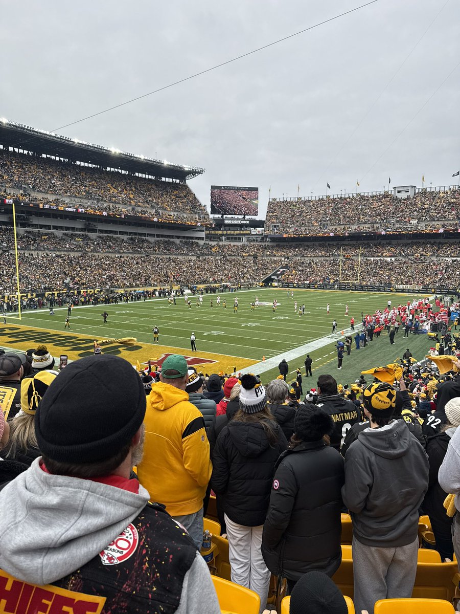 JakeDaBadKid's tweet image. Merry Christmas. Patrick Mahomes and anyone wearing his jersey is soft.