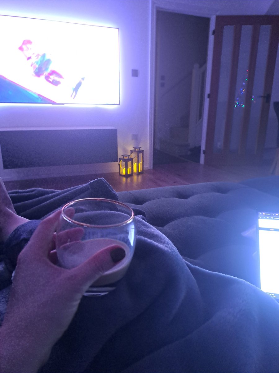 zepa84's tweet photo. After #ChristmasDinner chill #xmas2024 https://t.co/MUGmphtTXM