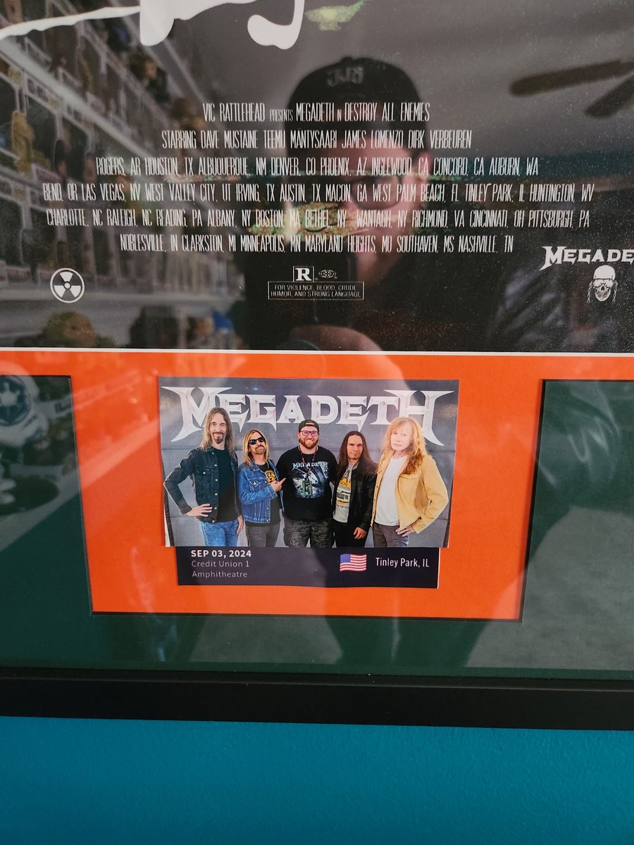 Megazakk's tweet photo. Merry Christmas and Happy Holidays Rattleheads! My parents surprised me with this amazing frame for the poster I got from the VIP experience! My step dad framed this and even included a pic from my meet and greet! It has truly been an incredible year @MegadethDigital @Megadeth https://t.co/FtuOcOEyHd