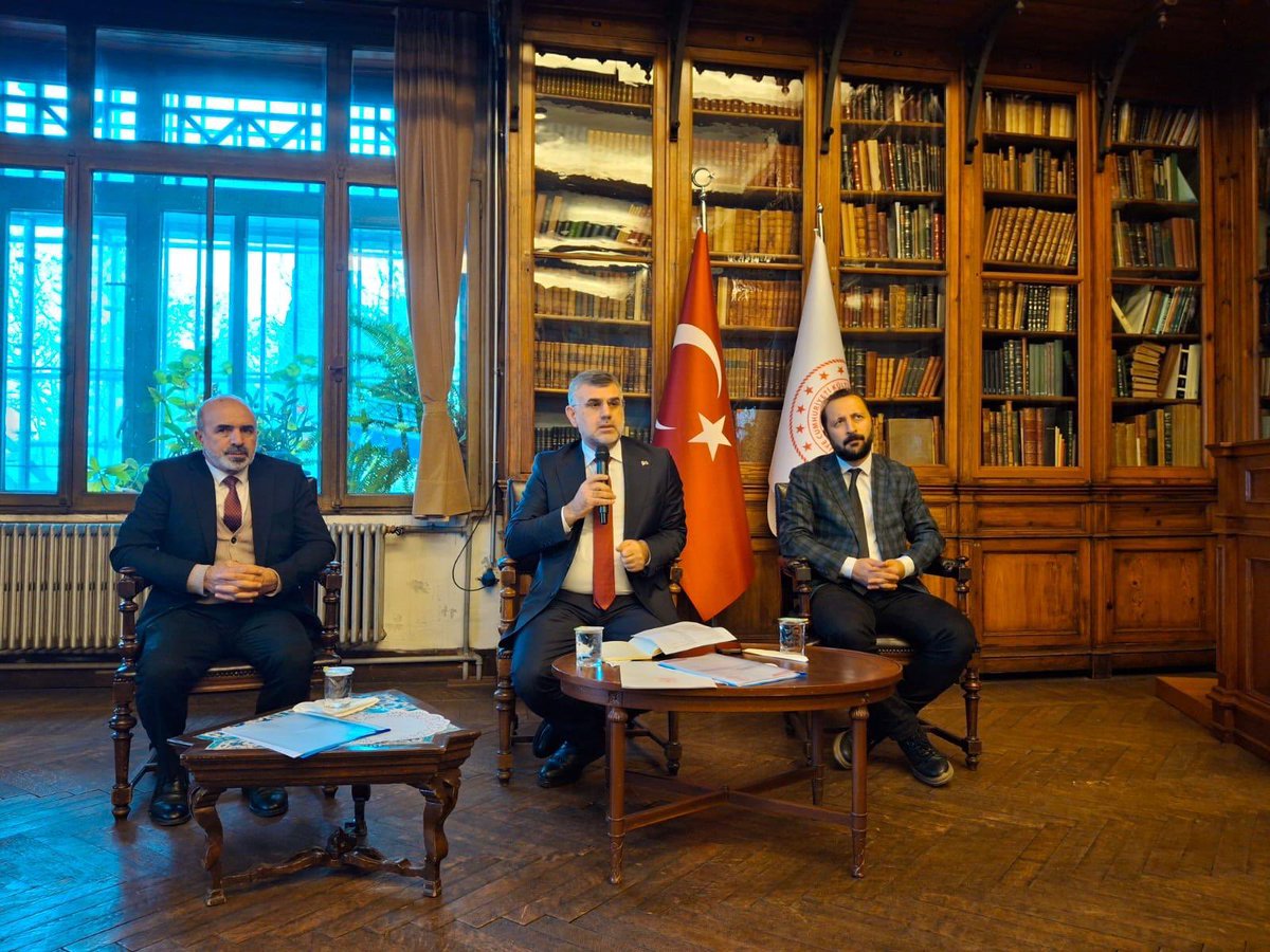Keskin_Huseyin's tweet photo. İstanbul Arkeoloji Müzesi Kütüphanesi’nde, Kütüphane Müdürleri ve Sorumlularımızla bir araya geldik. İstanbul’un kültürel mirasını yaşatan Kütüphanelerimizin geleceği üzerine istişarelerde bulunduk. Verimli geçen toplantımızda, hizmet kalitesini artırmak ve ortak projeler geliştirmek adına önemli değerlendirmeler yaptık. Katılım sağlayan tüm yöneticilerimize teşekkür ediyorum.