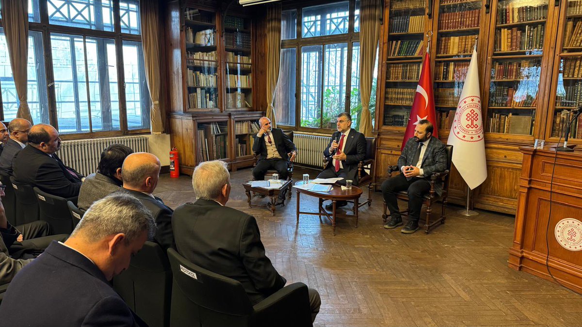 Keskin_Huseyin's tweet photo. İstanbul Arkeoloji Müzesi Kütüphanesi’nde, Kütüphane Müdürleri ve Sorumlularımızla bir araya geldik. İstanbul’un kültürel mirasını yaşatan Kütüphanelerimizin geleceği üzerine istişarelerde bulunduk. Verimli geçen toplantımızda, hizmet kalitesini artırmak ve ortak projeler geliştirmek adına önemli değerlendirmeler yaptık. Katılım sağlayan tüm yöneticilerimize teşekkür ediyorum.