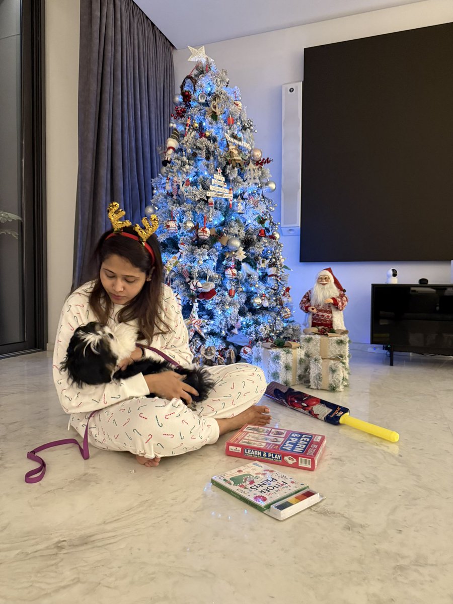 Merry merry Christmas from the Lee’s ❤️ 
Wishing you and your family lots n lots of lights and happiness ❤️🎄🌟