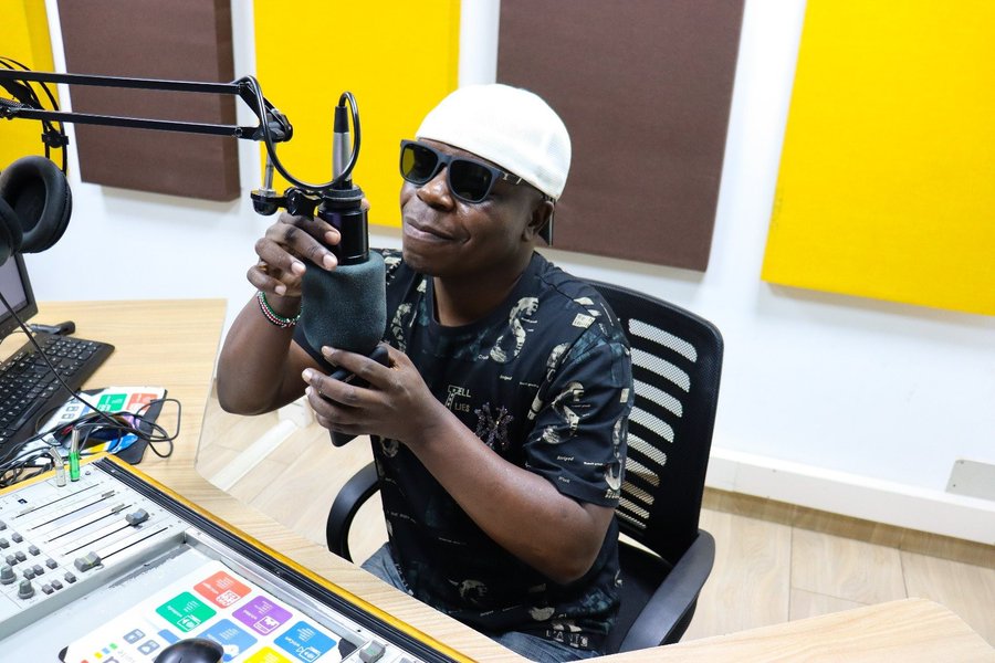 Tune in to THE ONLY reggae and foundation show #JAHMROCKDOBA… NOW to enjoy some authentic session with <a href="/CharraDeejay/">Deejay Charra</a> hadi masaa yake!
#MerryChristmas2024 warasta!