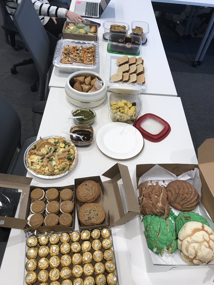 LabAgarwal's tweet image. Merry Christmas 🎄 And Happy Holidays to everyone from @LabAgarwal @OHSUKnight. This year we got to enjoy  fine cooking/baking skills at lab potluck.