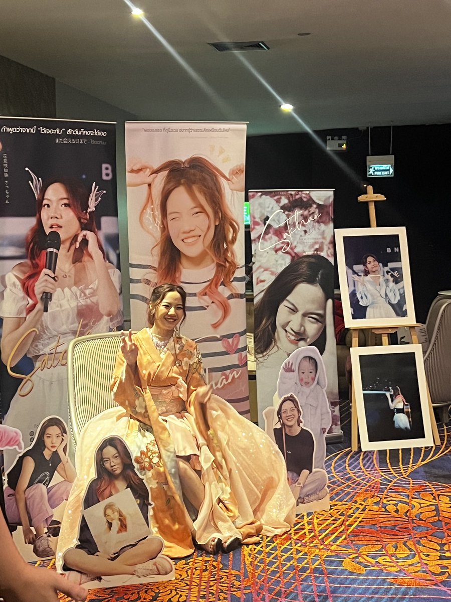 minnienichanyas's tweet photo. เก่งมากพี่สาวคนสวย สัญญาว่าจะมาก้อมาละนะ แต่เกือบไม่ได้มา 😂🥰
#satchan
#SatchanGraduationCeremony https://t.co/Ha9bRGoRUD