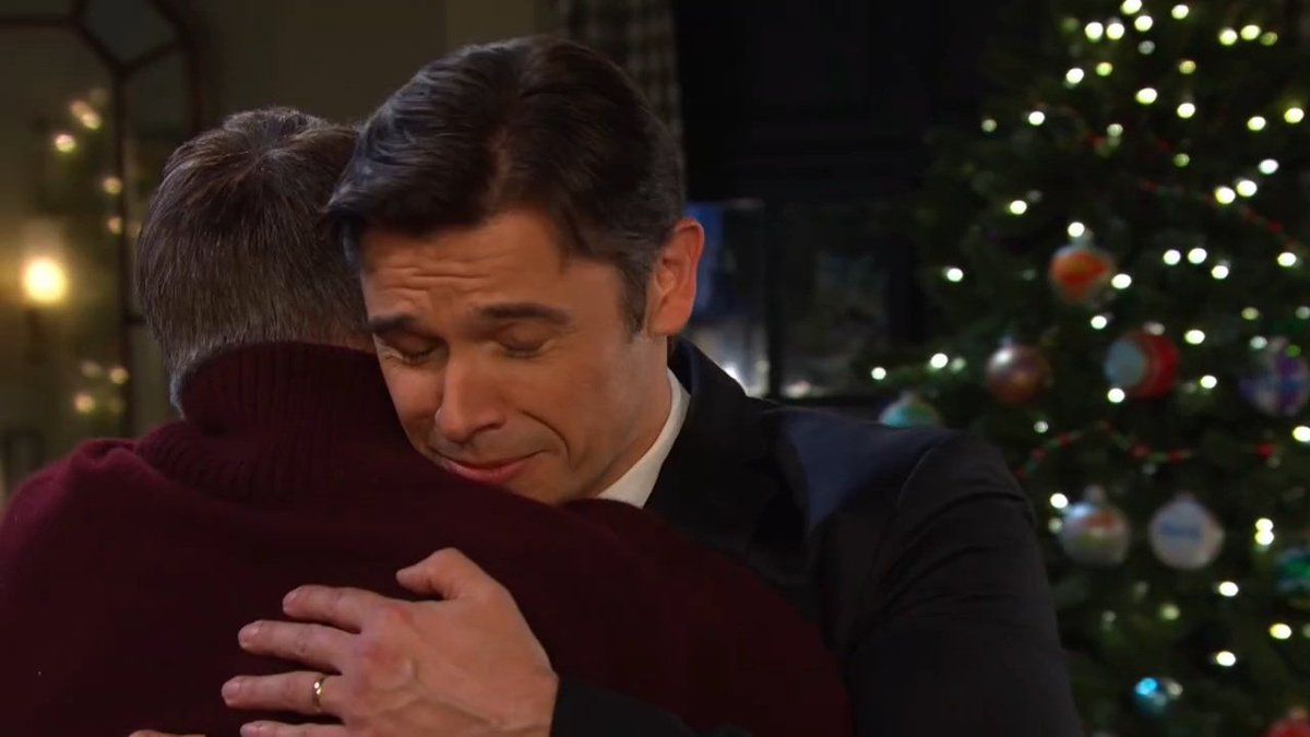 brianne1017's tweet photo. Xander excitedly says, "Merry Christmas," &amp; pulls Jack in for a hug. #Days @PaulTelfer @matthew_ashford #Xack #XackAttack https://t.co/M9H61IStCl