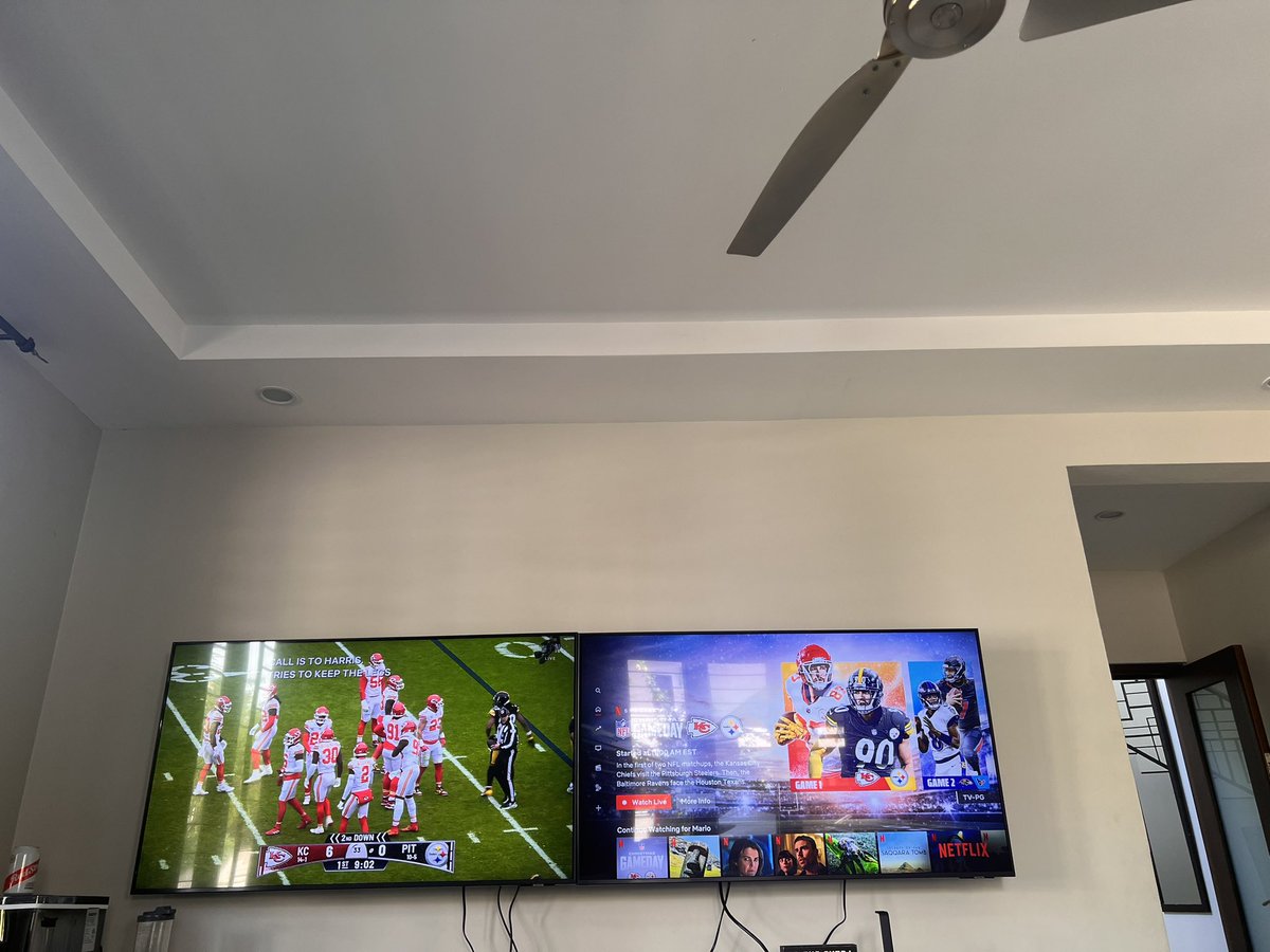 MarioBalladares's tweet photo. @netflix #NFLonNetflix greetings from Kingston, Jamaica. https://t.co/h01OjeZ5hL