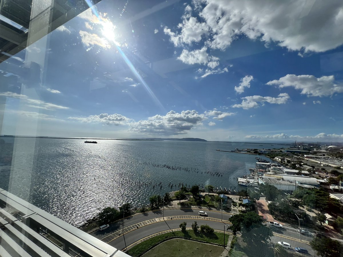 MarioBalladares's tweet photo. @netflix #NFLonNetflix greetings from Kingston, Jamaica. https://t.co/h01OjeZ5hL