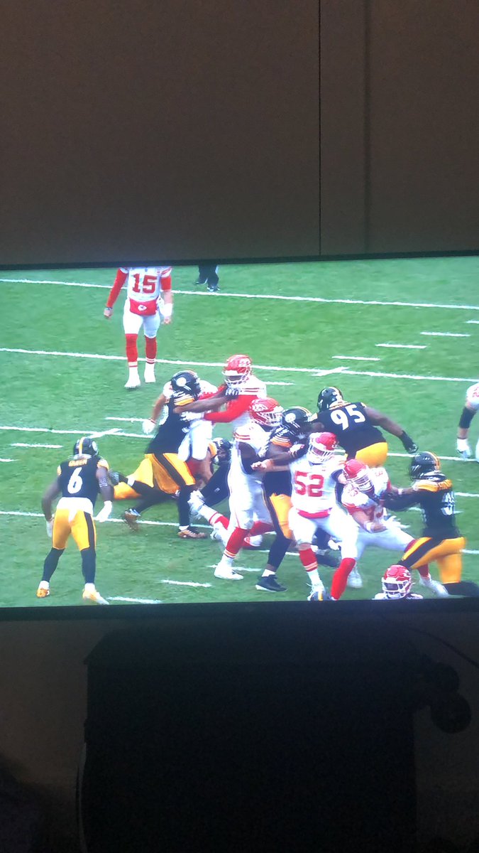 MAD1ADofficial's tweet photo. @NFL nothing like a Christmas Day game  come on @Chiefs https://t.co/jg294TxI9b