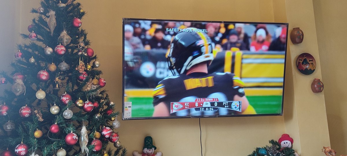 Albita_Shujey's tweet photo. #NFLonNetflix From Ecuador to the world enjoying the Christmas game https://t.co/qNvh2GnDwC