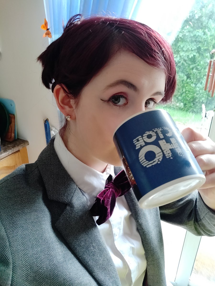 Lowlowcheese's tweet photo. This is a huge throwback but since there's a doctor who Christmas special today it felt relevant. Here's my female version of the 12th doctor (back when there wasn't an official female doctor) #irishcosplayer #cosplay #irishcosplay #cosplayer #doctorwho #12thdoctor #irish https://t.co/ADbKy3k5TW