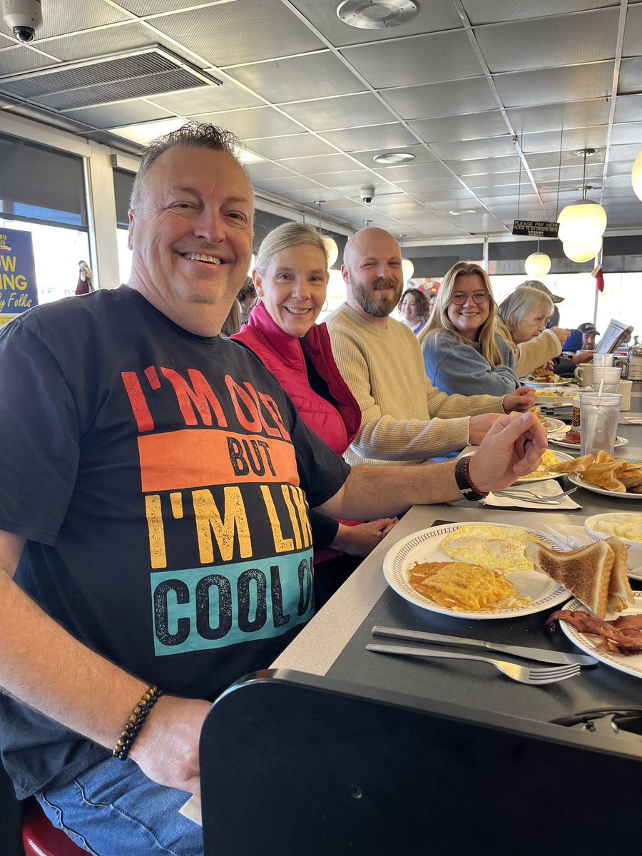 Christmas breakfast at <a href="/WaffleHouse/">Waffle House</a> today. Thank you to the wonderful Charles Hardy Parkway Waffle House team! Tip BIG today! #Christmas #ChristmasTraditions #wafflehouse