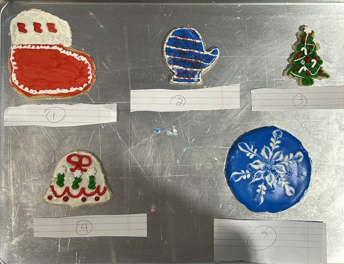 hollaa_backk's tweet photo. Merry Christmas! Y’all know the drill vote for your fav 🎄 https://t.co/bExemWJvi0