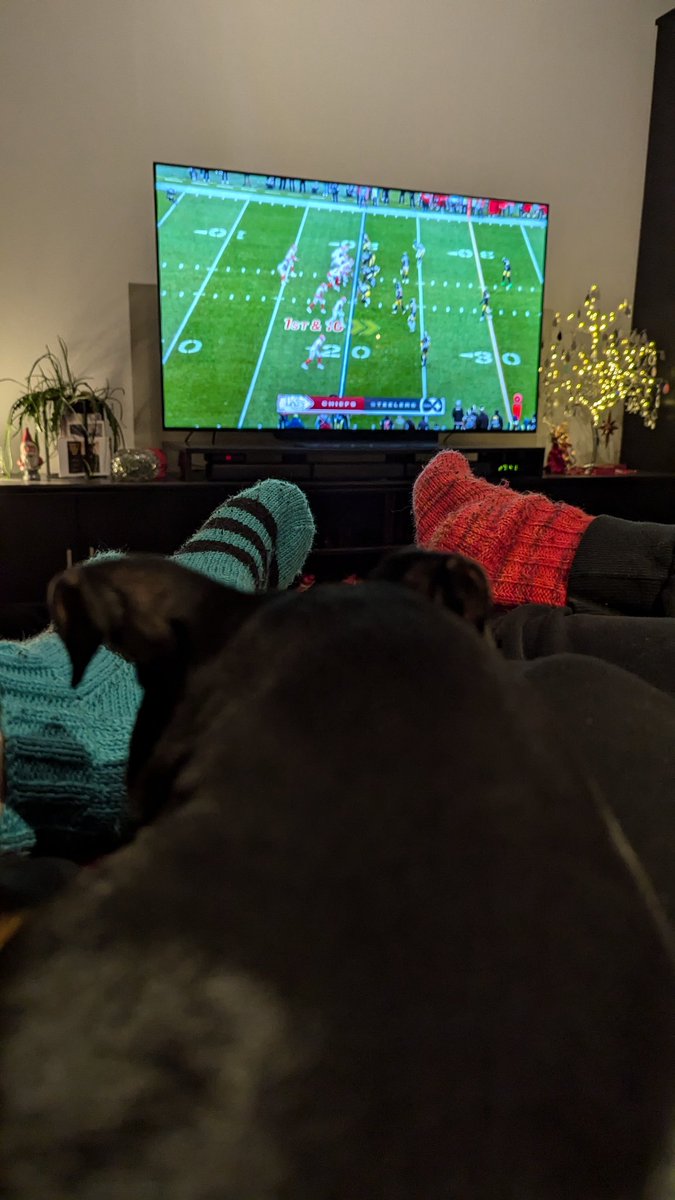 OutlawPuppet's tweet photo. @NFLUKIRE @drewbrees @ScottHanson @NetflixUK @ScottHanson @drewbrees Relaxing and enjoying the game in Finland with the puppy #NFL #NFLonNetflix https://t.co/78so7xERzV