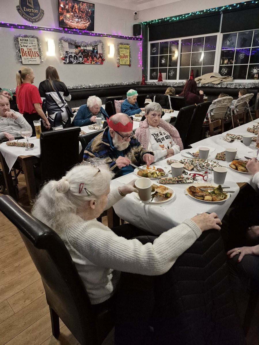 Toffeegirl1027's tweet photo. @FalconBlues1878 @FalconBluesTV Fabulous day celebrating Christmas with the residents of Appleby Court. Well done everyone at the Falcon for putting on a great spread, especially Chris D. A huge thanks to @Matalan for donating gifts 🎁 https://t.co/1W8Yi7U05P