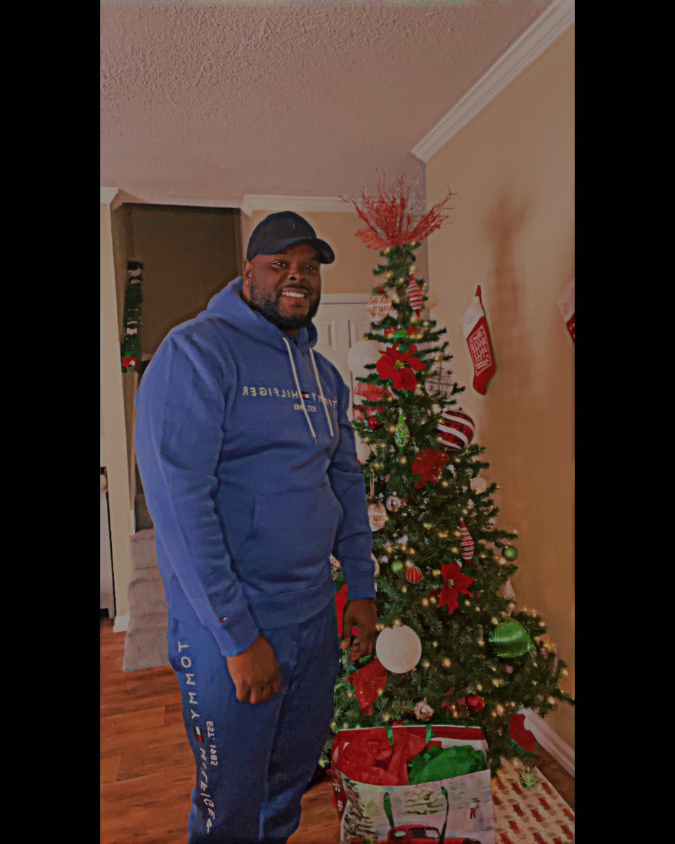 Happy Holidays! 🫶🏾🎁