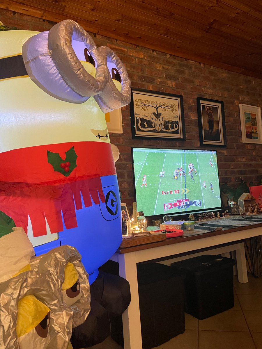 chriskamalski's tweet photo. Enjoying the game with @maxiekamalski at the end of Christmas 🎄 Day here in Jeffreys Bay, South Africa. Gooo Chiefs! @netflixuk @nfl @netflix #NFLonNetflix https://t.co/4pry2crLHs