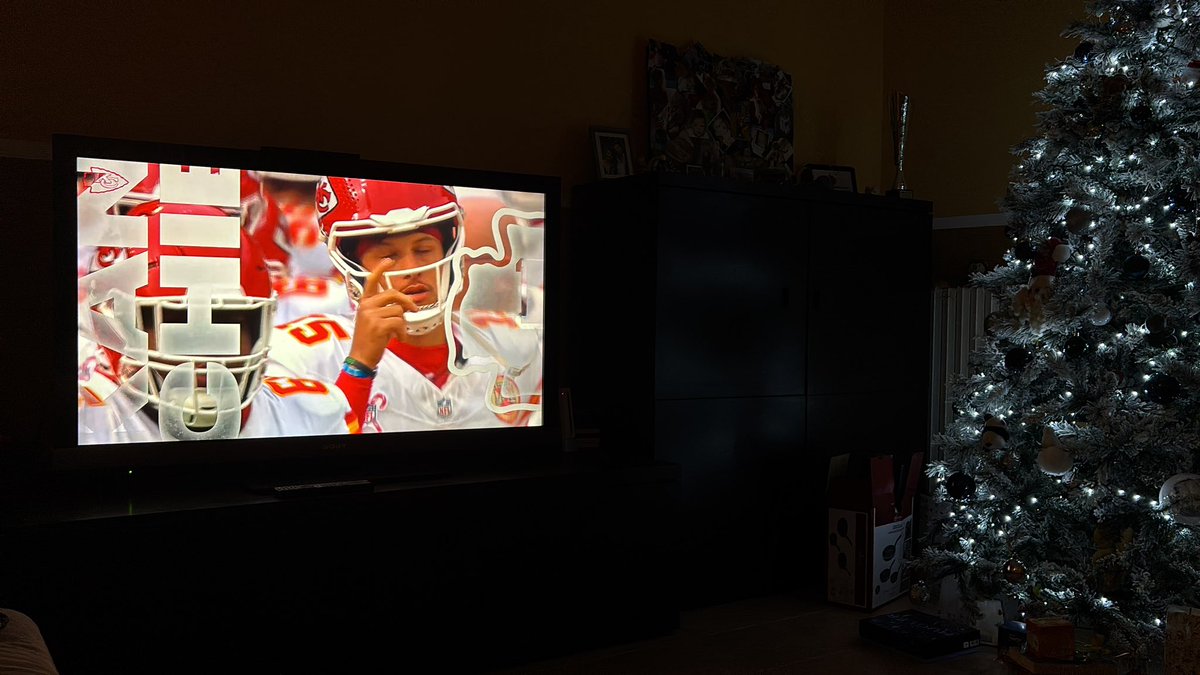 #NFLonNetflix TuDuuummm from Italy <a href="/ScottHanson/">Scott Hanson</a> and <a href="/drewbrees/">Drew Brees</a> . #GoCowboys