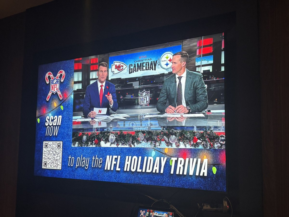 pickie420's tweet photo. 来自中国🇨🇳重庆的酋长球迷们！
Fans from Chongqing China！
Go Chiefs！
@drewbrees @ScottHanson @NFL @netflix 
#NFLonNetflix https://t.co/H30mZC16KO