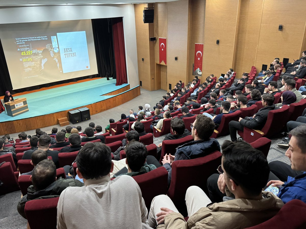 AKGencSakarya's tweet photo. Bugün, genç arkadaşlarımızla birlikte Filistin’in tarihini ve işgal sürecini derinlemesine ele aldığımız bir söyleşi düzenledik. Değerli konuşmacımız Fatma Zehra Toçoğlu’na kıymetli paylaşımları için teşekkür ediyoruz.

Programımıza teşrif eden MKYK Üyemiz Hülya Terzioğlu ve İl Başkan Vekilimiz Recep Hacıeyüpoğlu’na destekleriyle bizleri onurlandırdıkları için şükranlarımızı sunuyoruz.

Bu tür etkinliklerle gençlerimizin bilincini artırmaya ve tarihimize sahip çıkmaya devam edeceğiz!