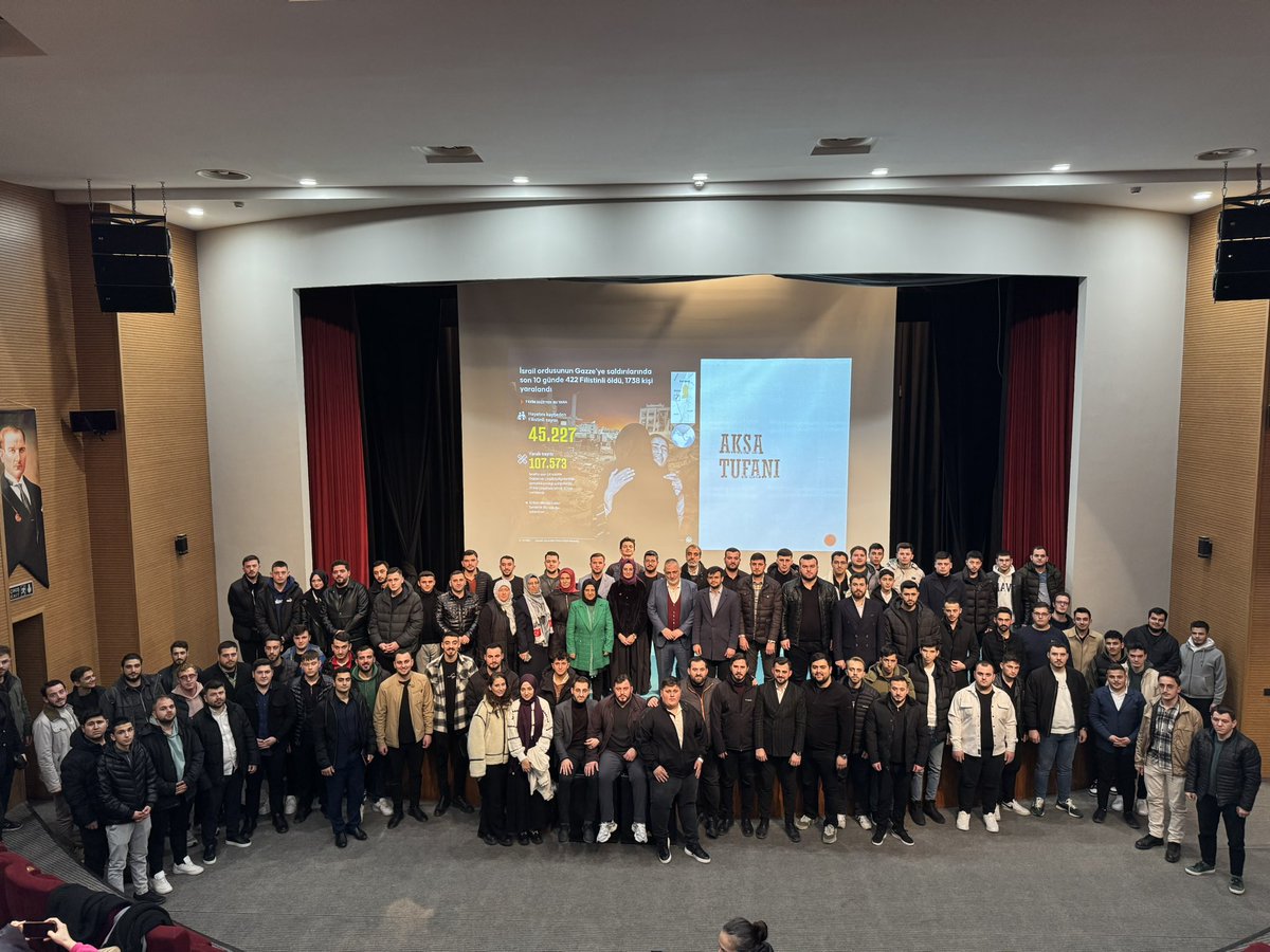 AKGencSakarya's tweet photo. Bugün, genç arkadaşlarımızla birlikte Filistin’in tarihini ve işgal sürecini derinlemesine ele aldığımız bir söyleşi düzenledik. Değerli konuşmacımız Fatma Zehra Toçoğlu’na kıymetli paylaşımları için teşekkür ediyoruz.

Programımıza teşrif eden MKYK Üyemiz Hülya Terzioğlu ve İl Başkan Vekilimiz Recep Hacıeyüpoğlu’na destekleriyle bizleri onurlandırdıkları için şükranlarımızı sunuyoruz.

Bu tür etkinliklerle gençlerimizin bilincini artırmaya ve tarihimize sahip çıkmaya devam edeceğiz!