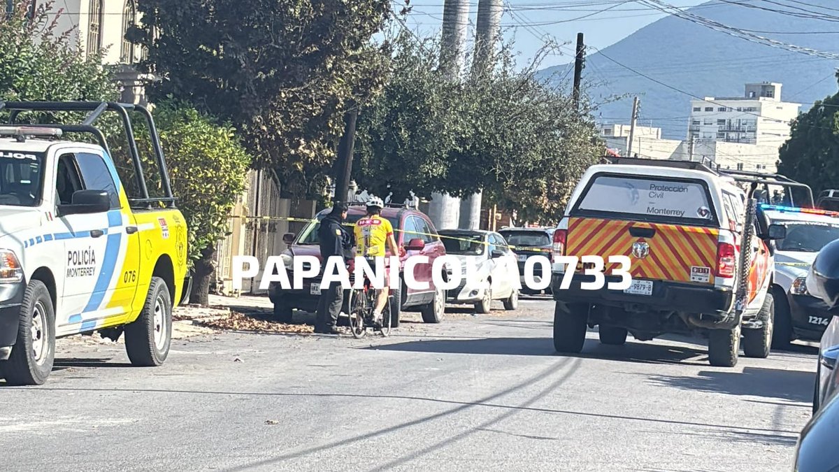 Papanicola0733's tweet photo. 🔴#AlMomento | Un hombre resultó lesionado tras un presunto asalto en la calle Lucila Godoy, en la colonia Roma, #Monterrey.

Las autoridades confirmaron el ataque y señalaron que la víctima de 50 años aproximadamente presenta una lesión en el rostro. https://t.co/W25eTHi9YA