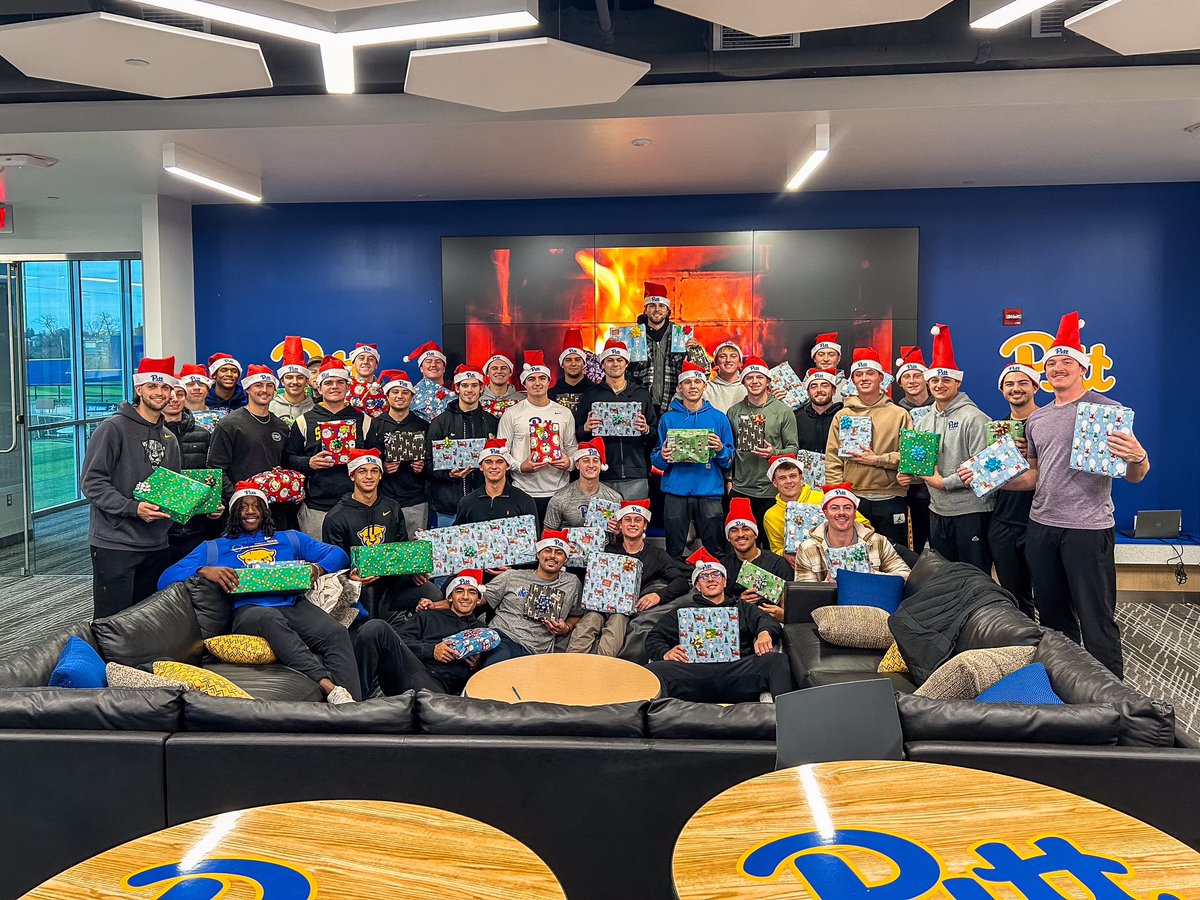 Merry Christmas and Happy Holidays from our family to yours 🎄🎁

#H2P
