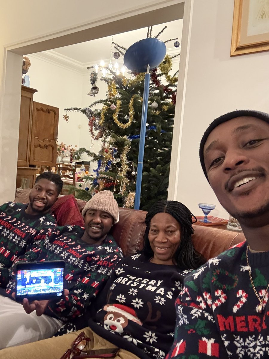 Watching <a href="/Chiefs/">Kansas City Chiefs</a> and <a href="/steelers/">Pittsburgh Steelers</a> from Flers, France with the fam this Christmas night <a href="/NFL/">NFL</a> <a href="/netflix/">Netflix</a> <a href="/NetflixFR/">ǝɔuɐɹℲ xᴉlɟʇǝN</a>  #Gameday