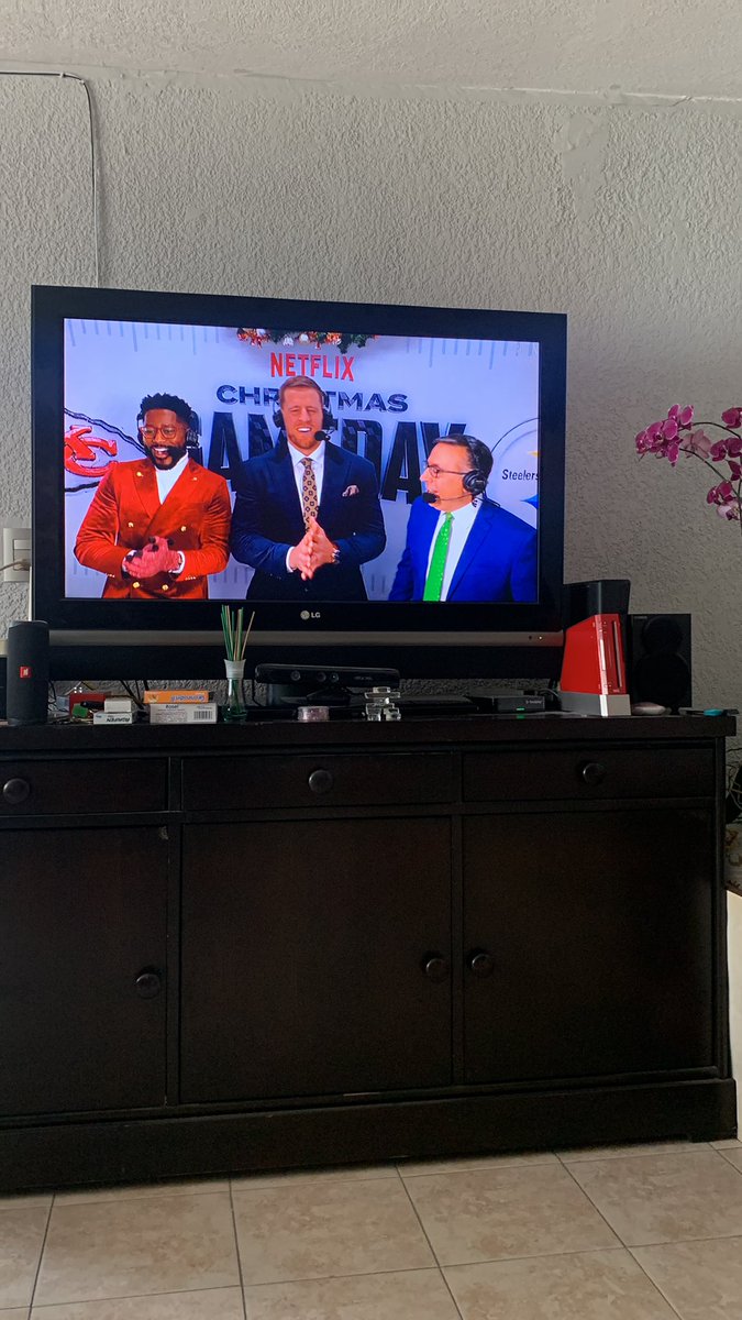 fherrus_58's tweet photo. #NFLonNetflix #HereWeGo Steelers live from Mexico, Vamos Steelers https://t.co/kL9Gaav9nn