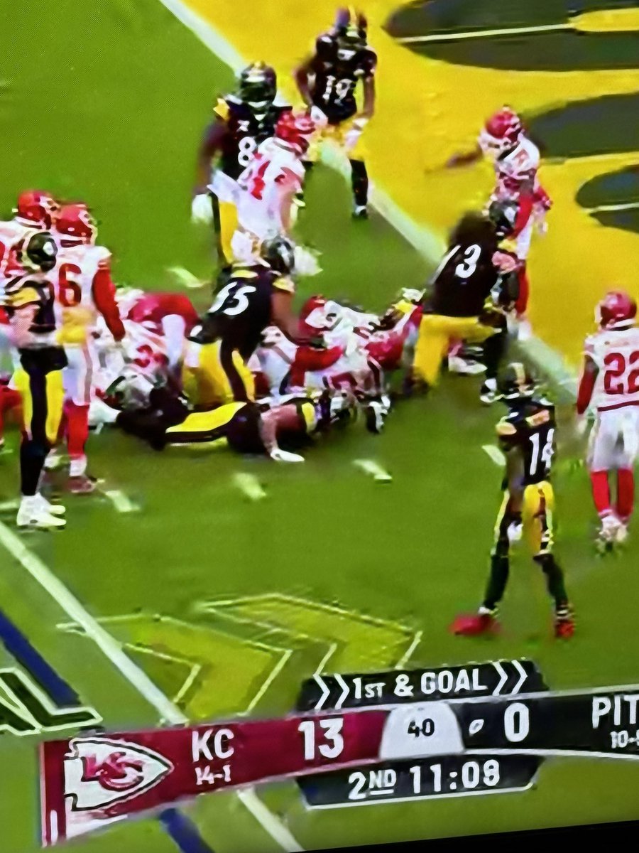 She1ton's tweet image. Can @netflix botch a live event or what? Never have any trouble streaming anything except live Netflix events. Quality is terrible.